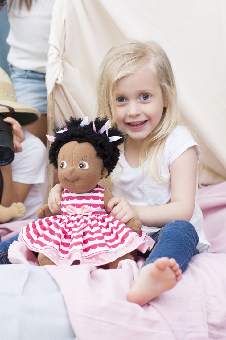 Bambola empatica Rubens Barn Kids Lollo giocare con le bambole