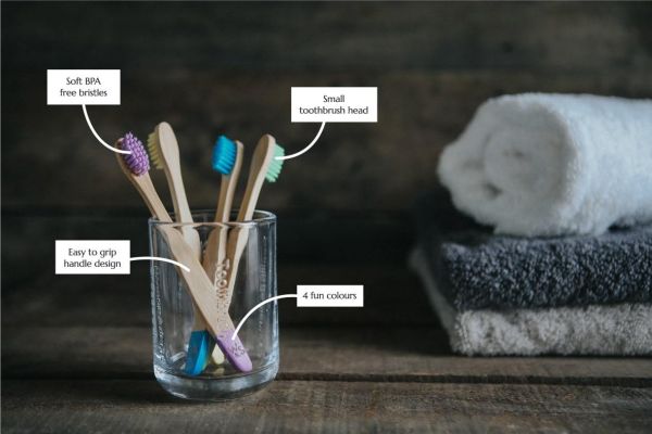 Spazzolino da denti in bambù Wild & Stone per bambini - Confezione da 4 pezzi in vari colori
