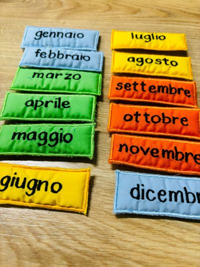 Giochi in stoffa Oskar e Ellen- Mesi dell'anni e giorni della settimana in stoffa