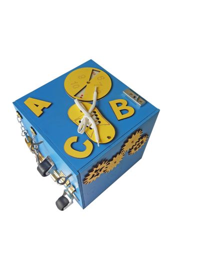 Gioco in legno 3Toys- Cubo in legno blu con attività montessoriane