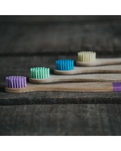 Spazzolino da denti in bambù Wild & Stone per bambini - Confezione da 4 pezzi in vari colori
