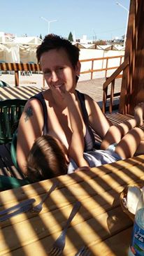 Allattare in spiaggia Allattare in spiaggia